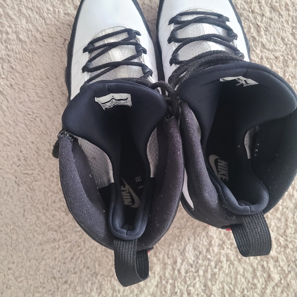 Jordan Black Sneakers with Purple and Teal Accents - Picture 6 of 16